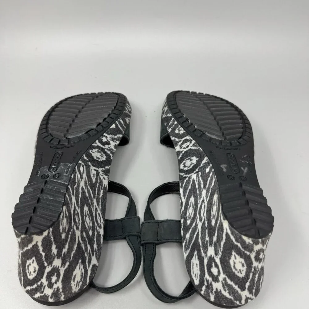 Crocs Leigh Womens Sz 8 Ikat Wedge Heel Leather Sandals Black White Ankle Strap